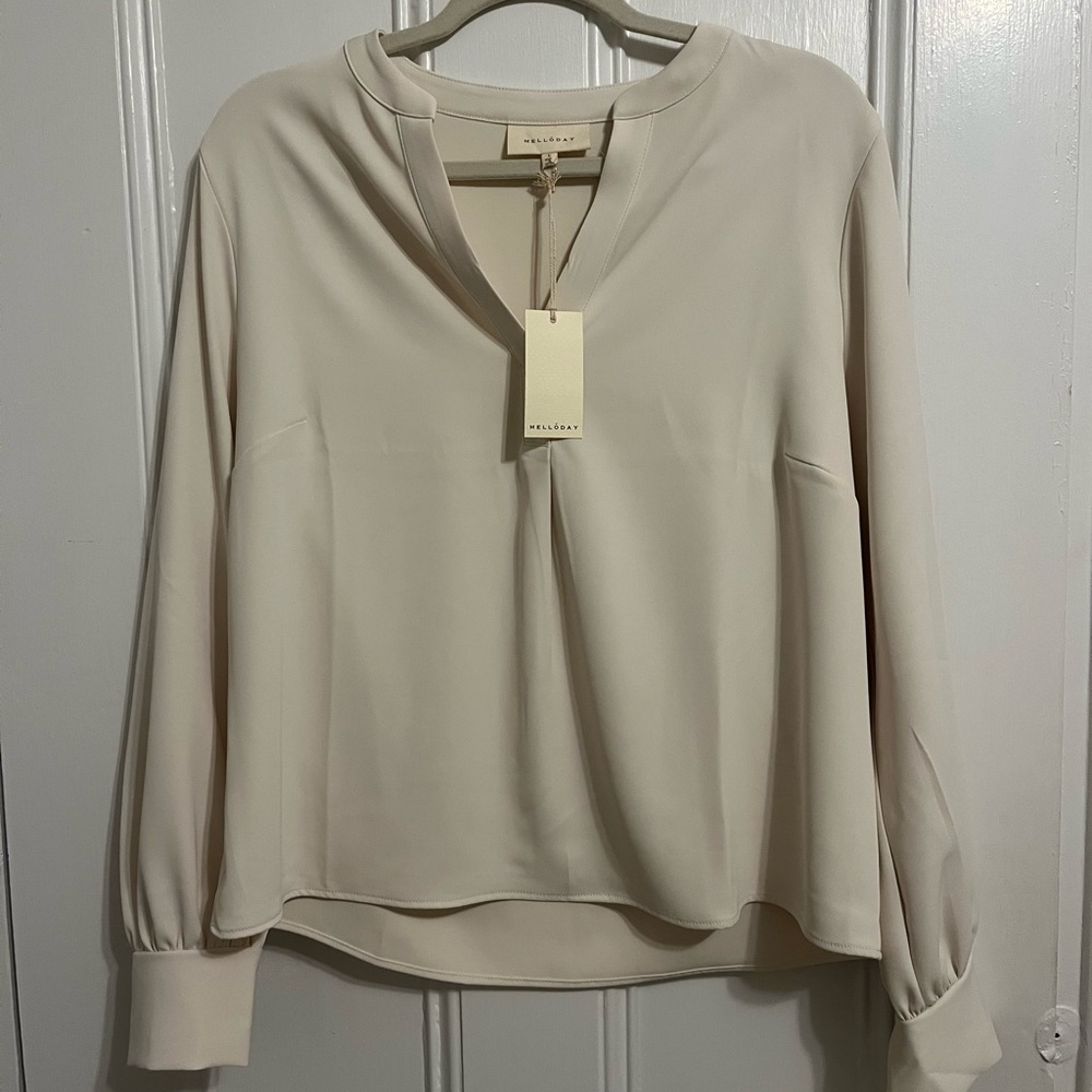 MELLODAY NWT Cream Blouse